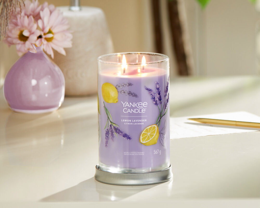 Candela Tumbler Grande Lemon Lavender - Yankee Candle - immagine 7