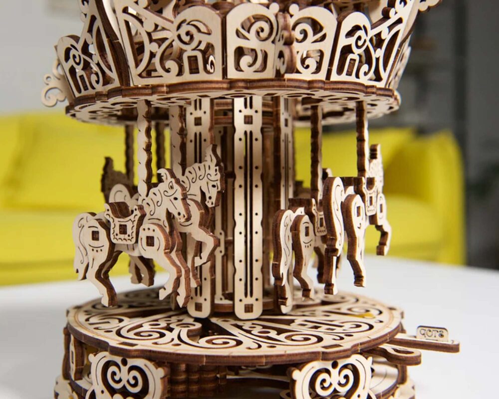 10060975 4820184121072 70129 MODELLINO UGEARS CAROUSEL GIOSTRA LEGNO 21X21X26CM 0008 9